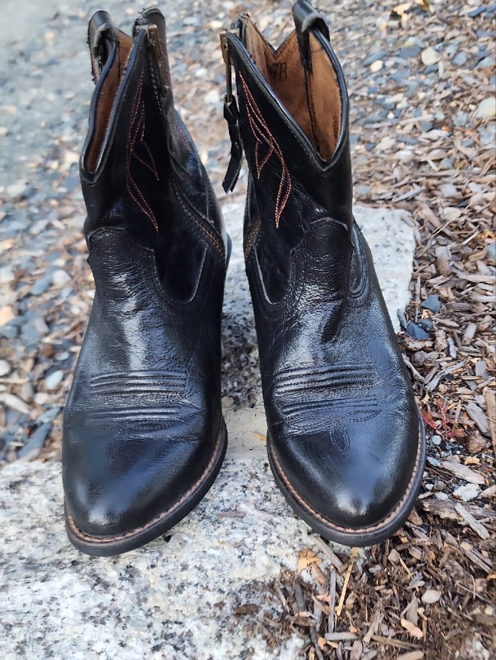 Ariat Black Leather Short Western Boots with Brown Stitching sz 7B - Picture 4 of 14